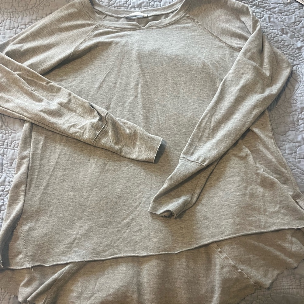 Six/Fifty Payton Women's Grey Long-Sleeve Layered Hem Top